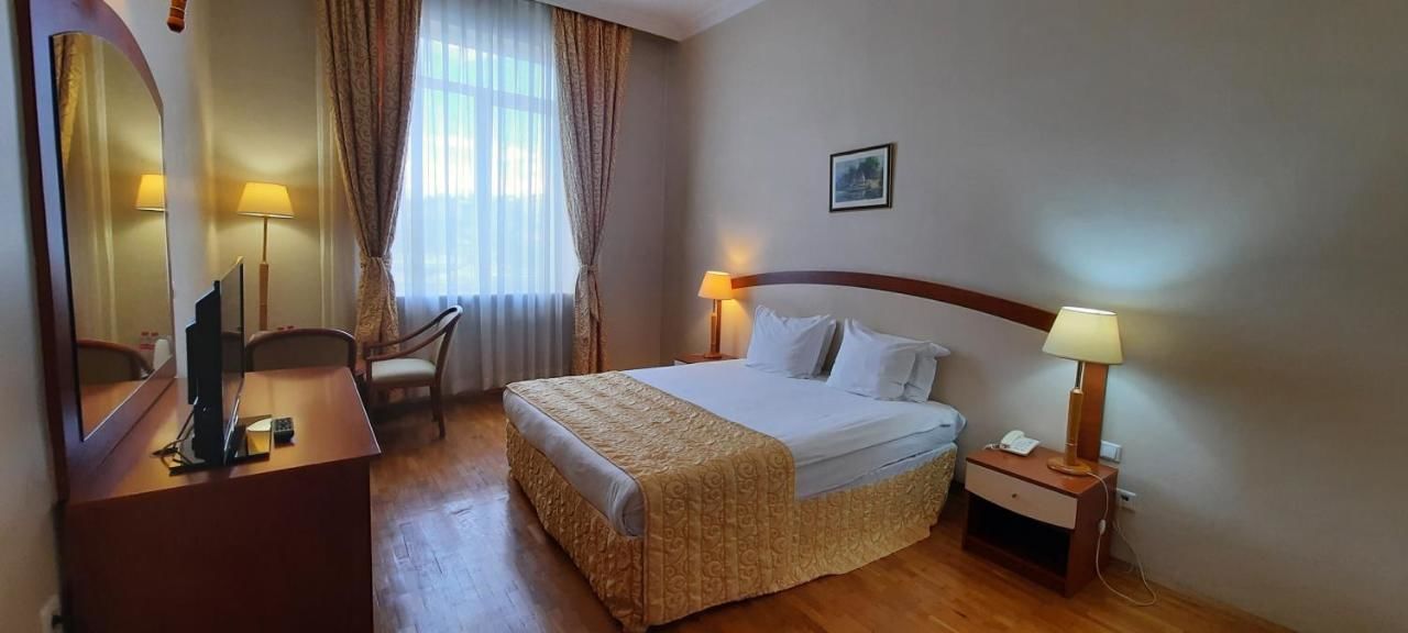 Отель Рамада Пловдив Тримонциум Пловдив