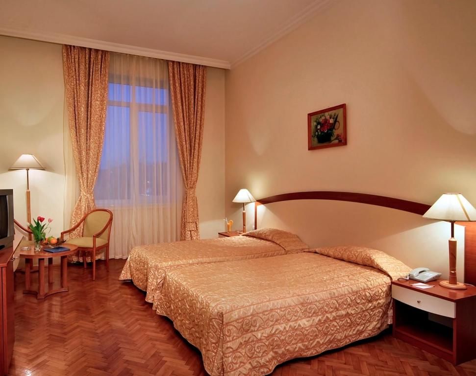 Отель Рамада Пловдив Тримонциум Пловдив
